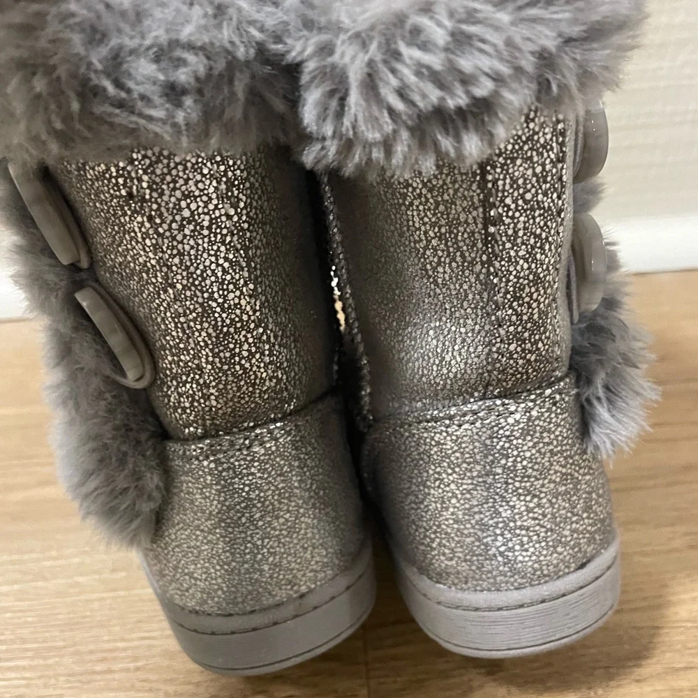 Cozy Silver Sparkle Toddler‎ Boots size 6